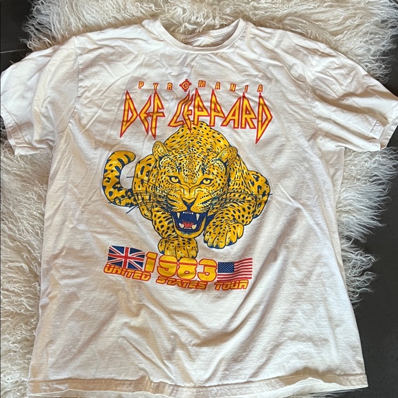100% Cotton Def Leppard Pyromania Band Tee in Preloved Condition - Picture 2 of 7
